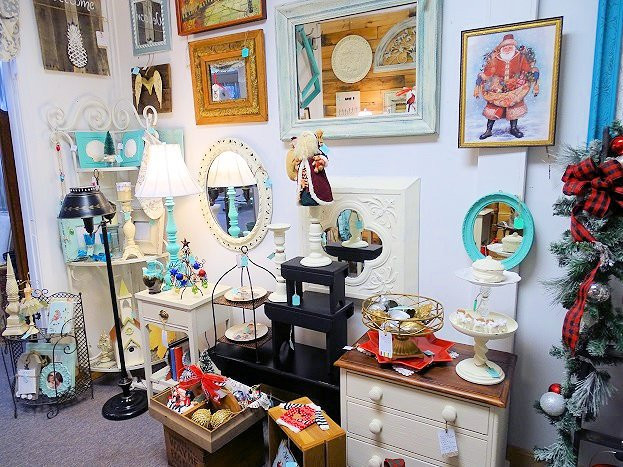 The Yard Sale Store & More景点图片
