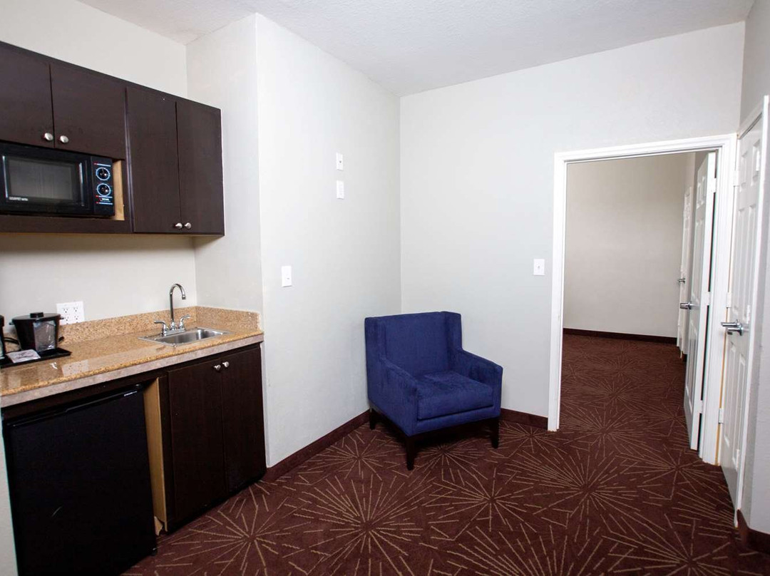 La Quinta Inn & Suites by Wyndham Houston East at Normandy主图