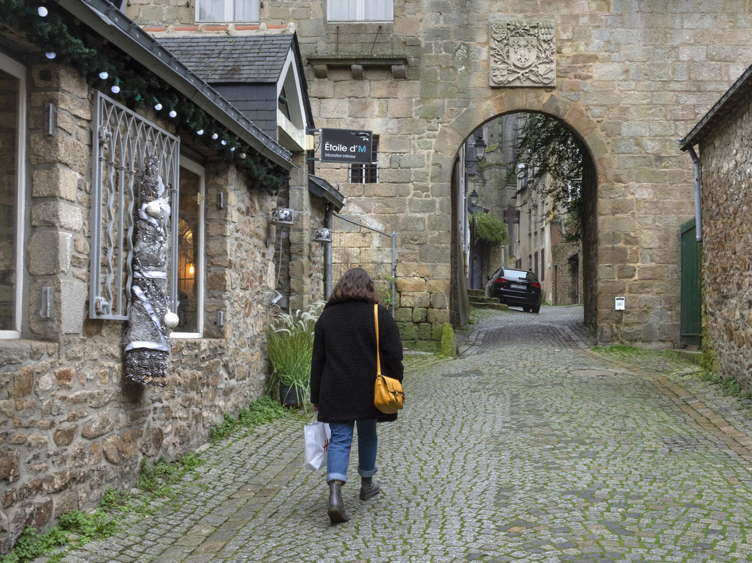 Porte Saint-Jean-瓦讷必去景点