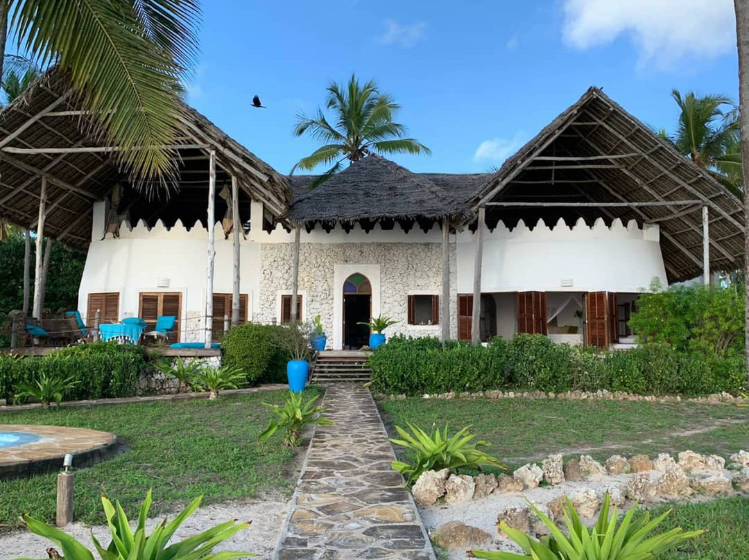 Beach House Michamvi主图