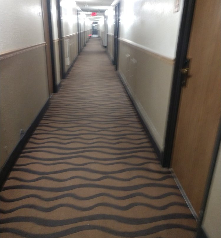 First American Hotel & Suites主图