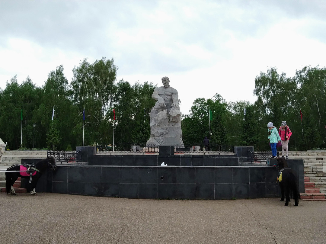 Monument to the Discoverers of Bashkir Oil景点图片