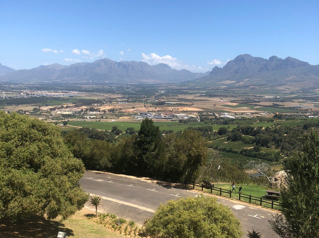Taalmonument Op Paarlberg-帕尔必去景点
