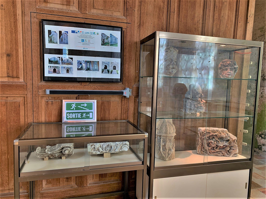 Sanctuaire Carolingien-Cravant-les-Coteaux必去景点