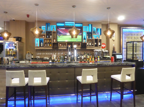 Hotel Admiral San Roque主图