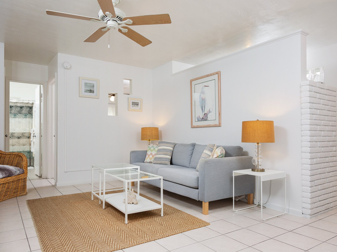 Sunshine Shores Boutique Apartments主图