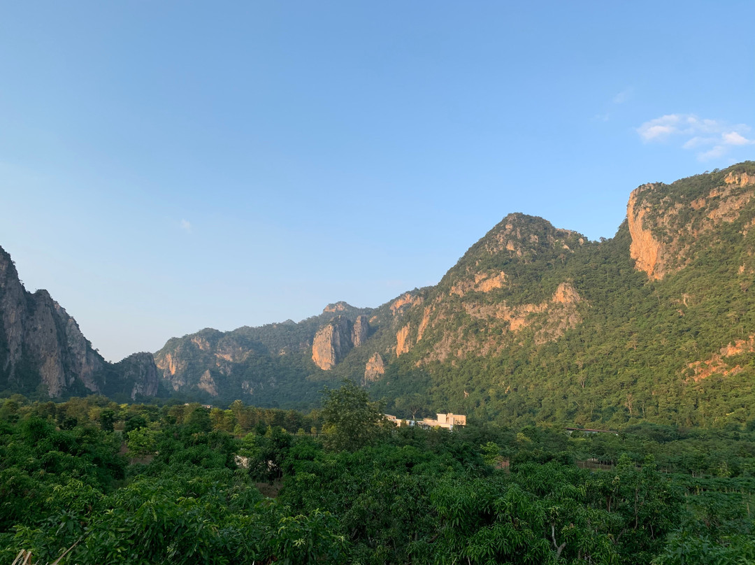 Tham Hup Pa Tat Cave景点图片