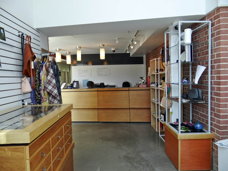 Southern Alberta Art Gallery-莱斯布里奇必去景点