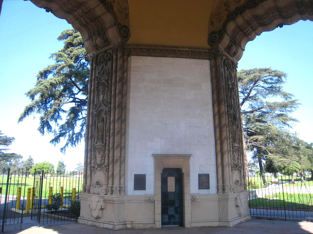 Portal of the Folded Wing-伯班克必去景点