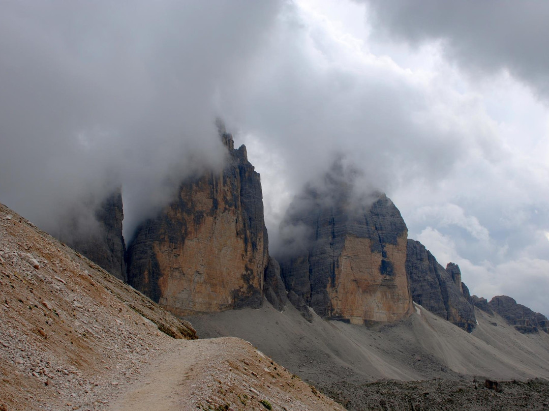 Anello dei Tre Rifugi dalla val Fiscalina景点图片