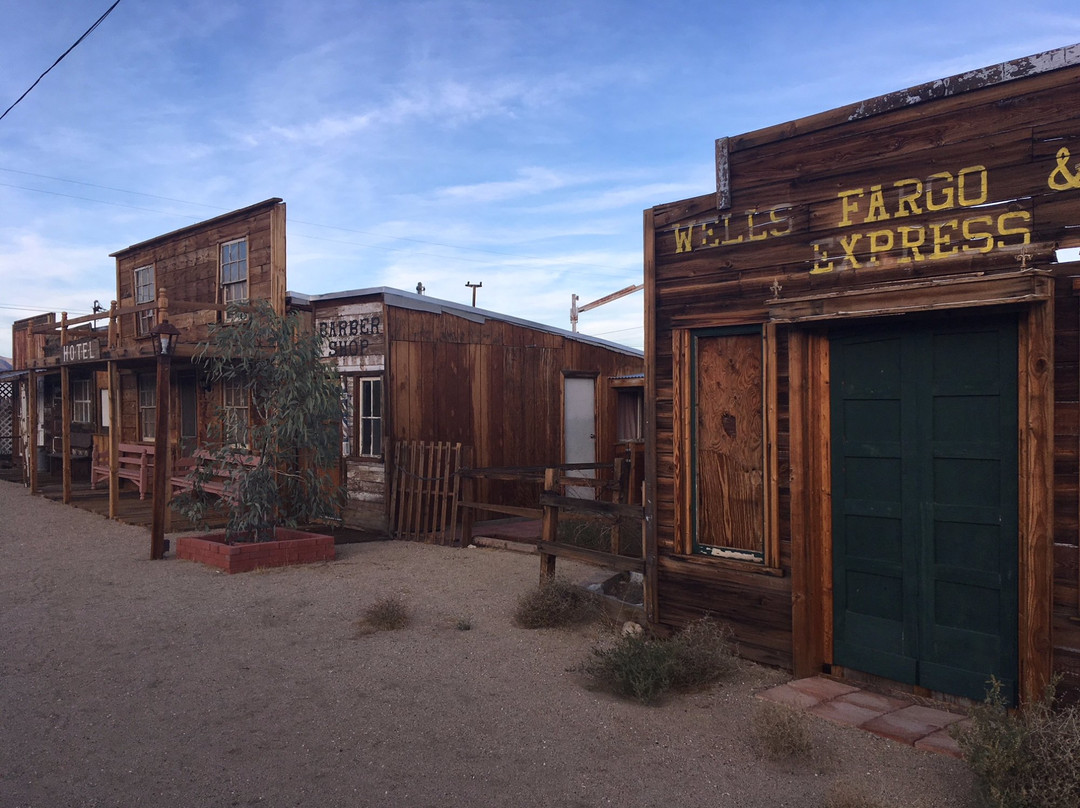Golden Cactus Ghost Town & Old West Museum景点图片