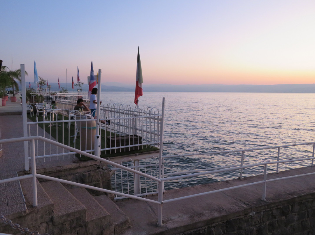 罗恩海滩酒店主图