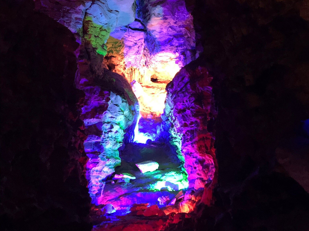 Mark Twain Cave and Cameron Cave景点图片