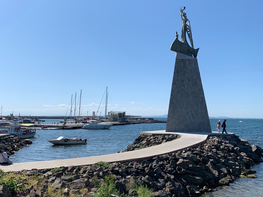 St. Nicolas Statue-内塞巴尔必去景点