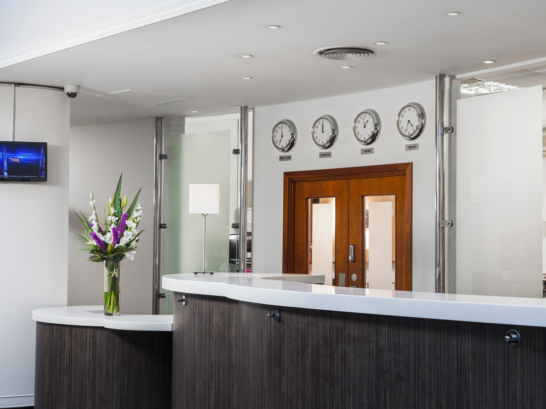 伦敦萨顿假日酒店主图