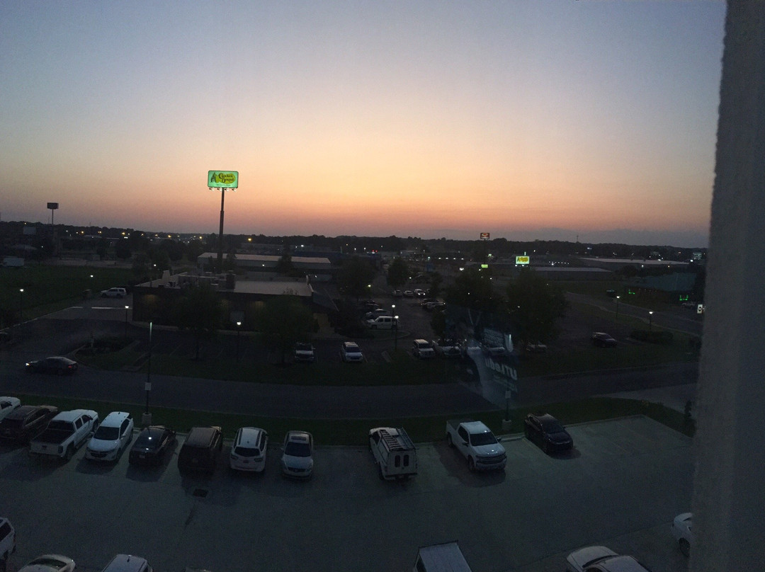 Sedgwick酒店住宿-Holiday Inn Jonesboro By IHG