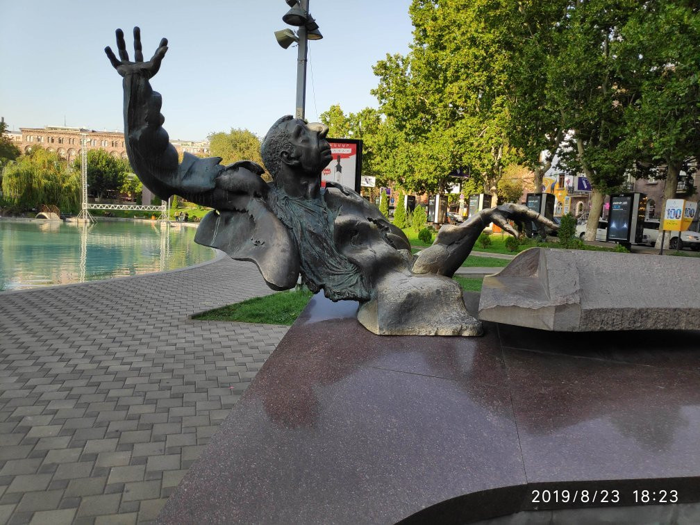 Arno Babajanyan Statue-埃里温必去景点