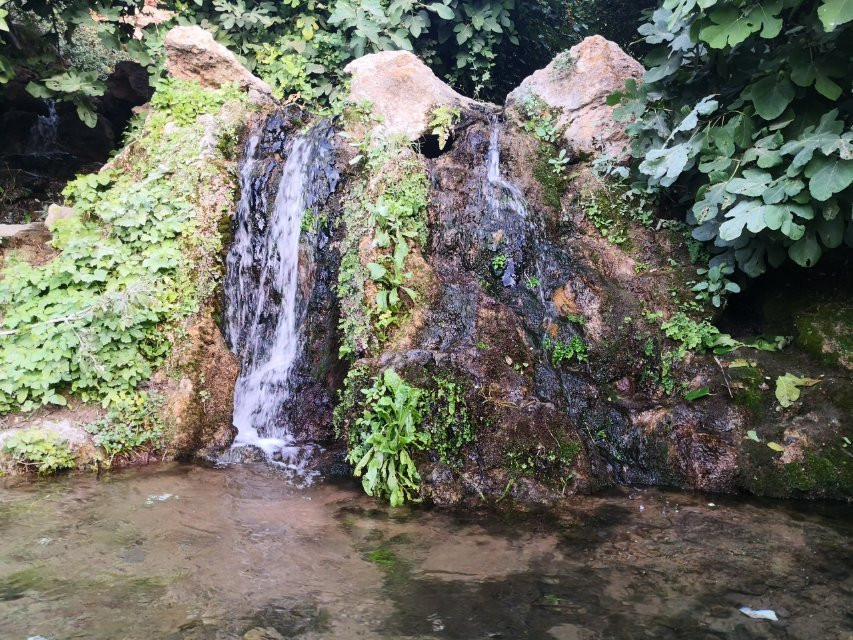 Asiab Kharabeh Waterfall景点图片