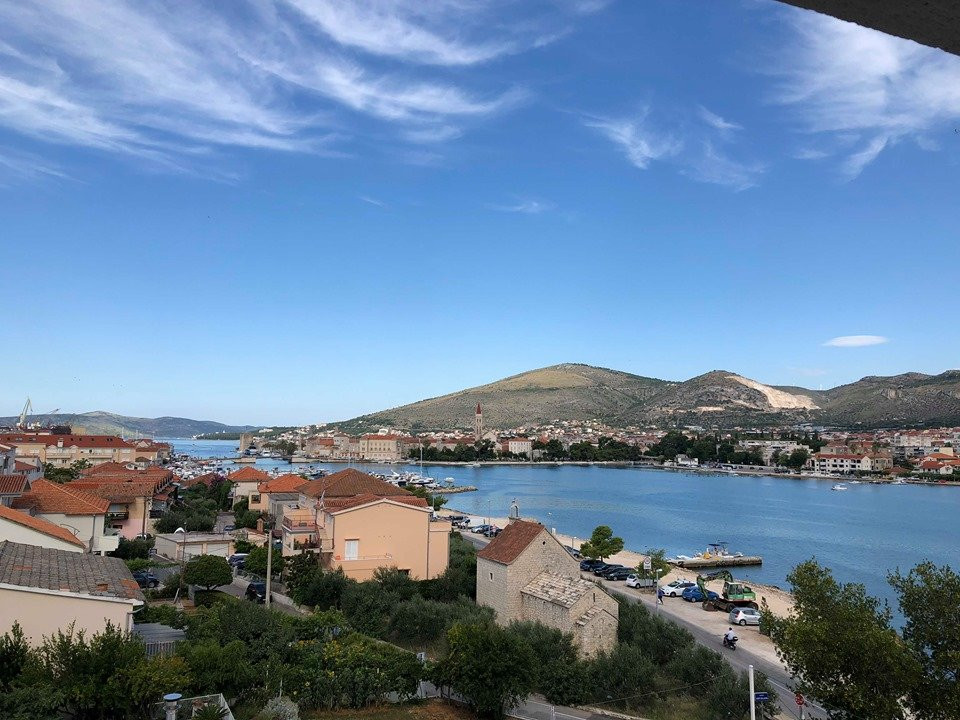 Brown Beach House主图