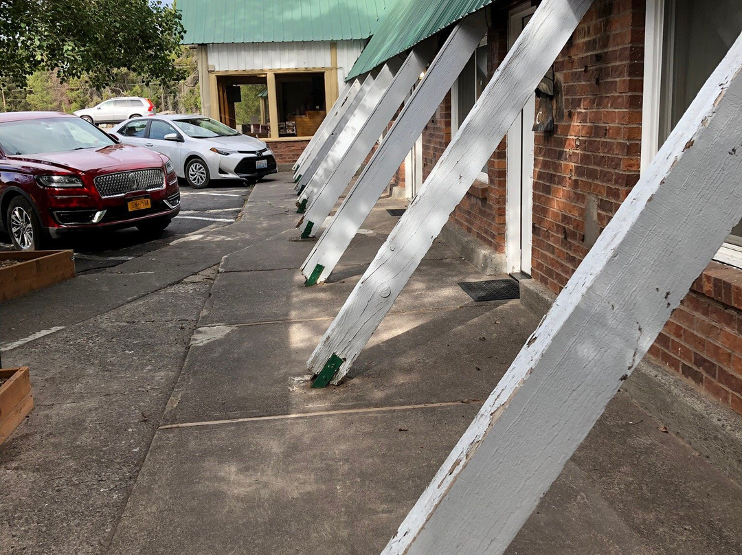 Eagle Crater Lake Inn主图