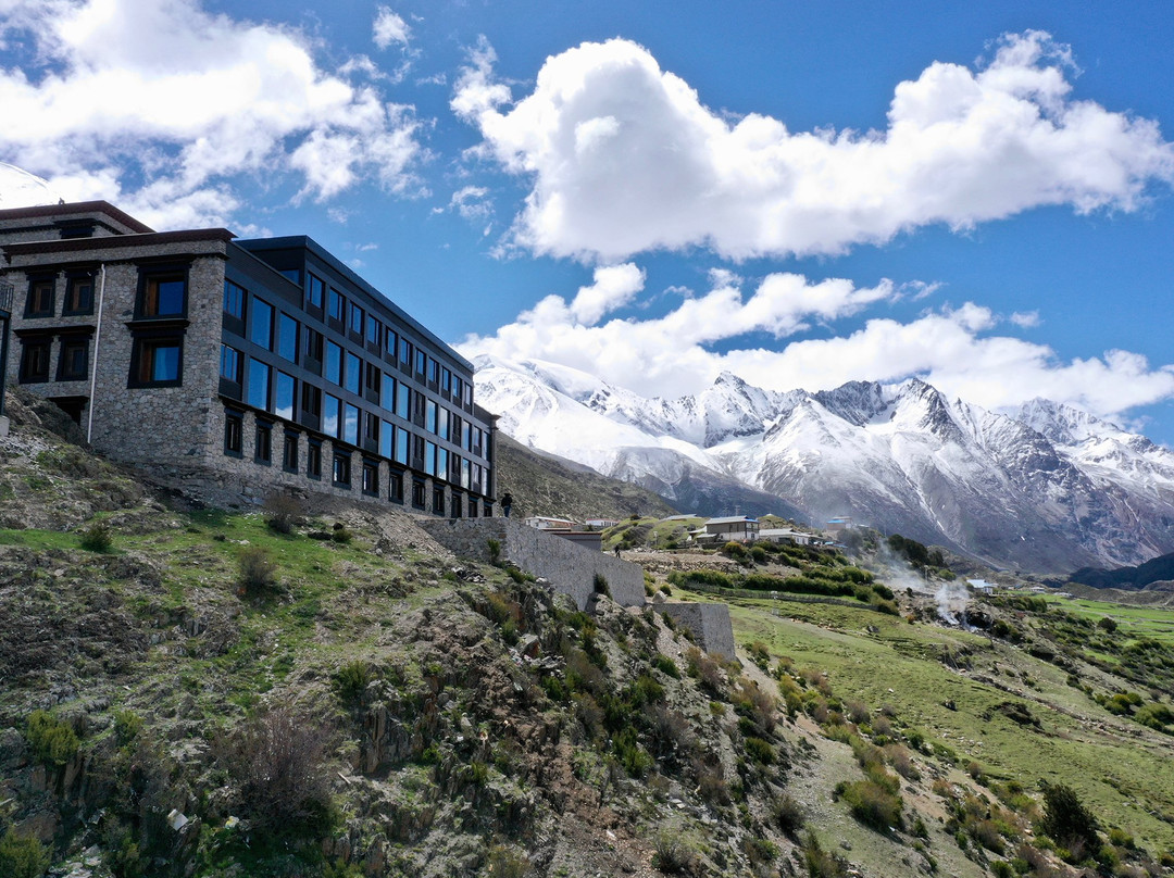 松赞来古山居主图