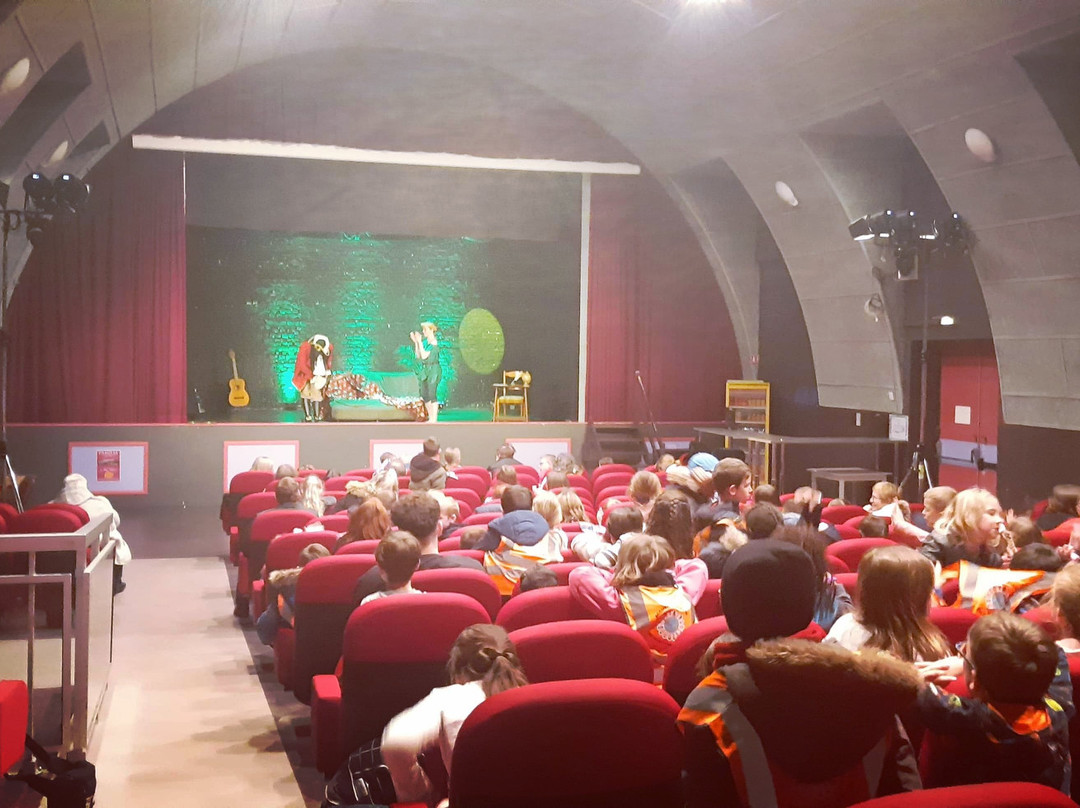 Familia Theatre景点图片