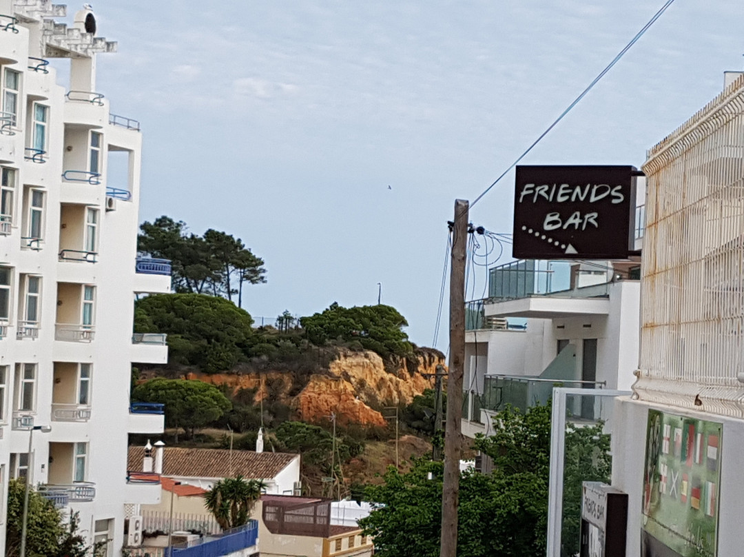 Olhos de Agua旅游景点-Friends Bar