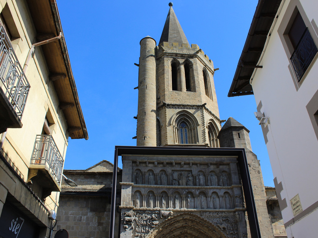 Iglesia de Santa Maria la Real景点图片