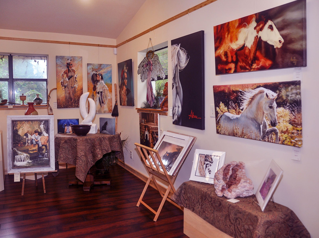 Highlander Gallery-Brasstown必去景点