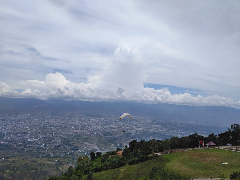 Paragliding in Matantimali景点图片