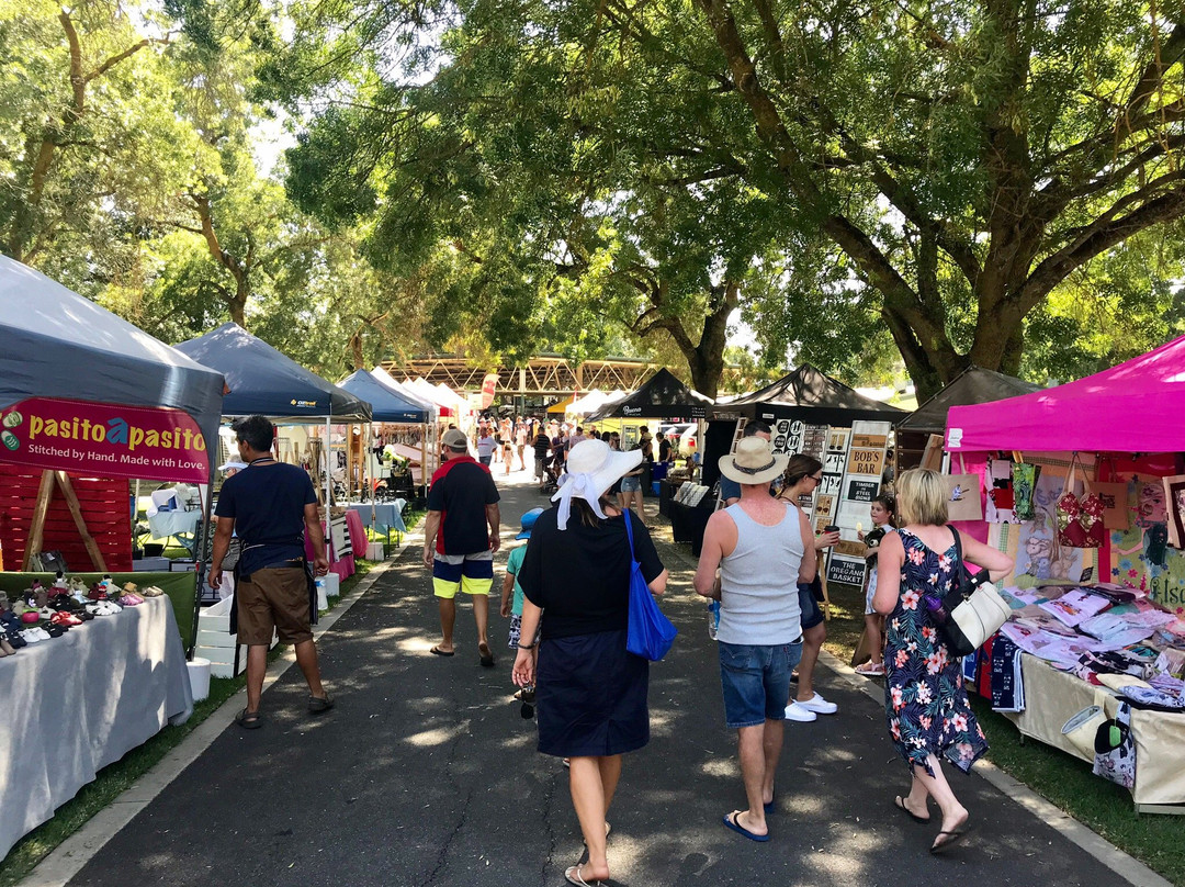亚拉格林旅游景点-Yarra Glen Racecourse Market