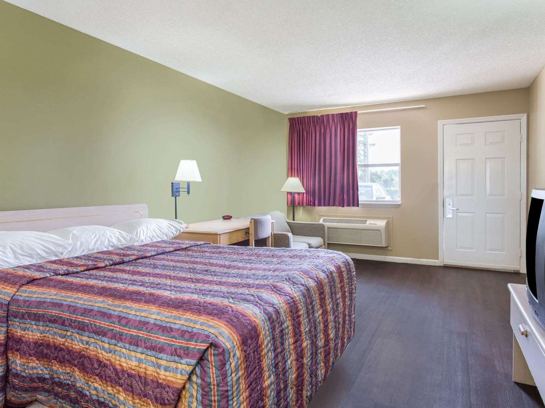 Super 8 by Wyndham Monticello主图