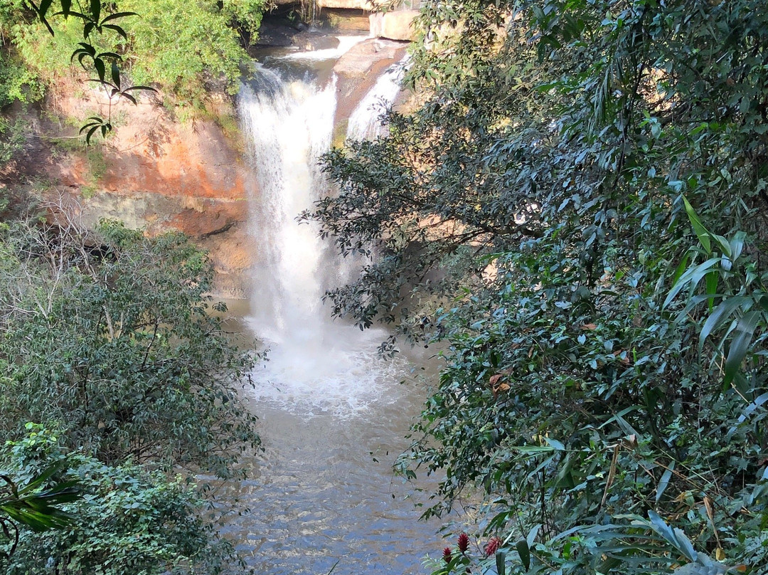 Haew Suwat Waterfall景点图片
