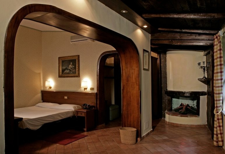 迪尔乐酒店集团主图