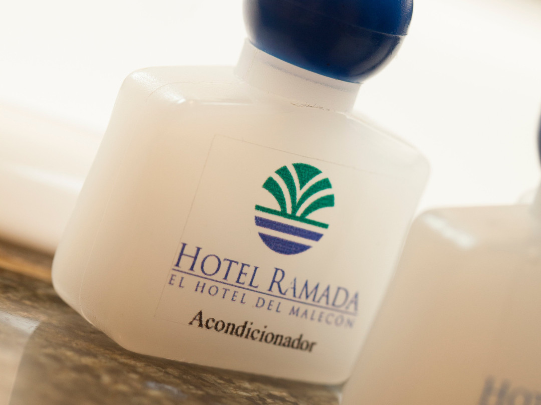 华美达酒店主图