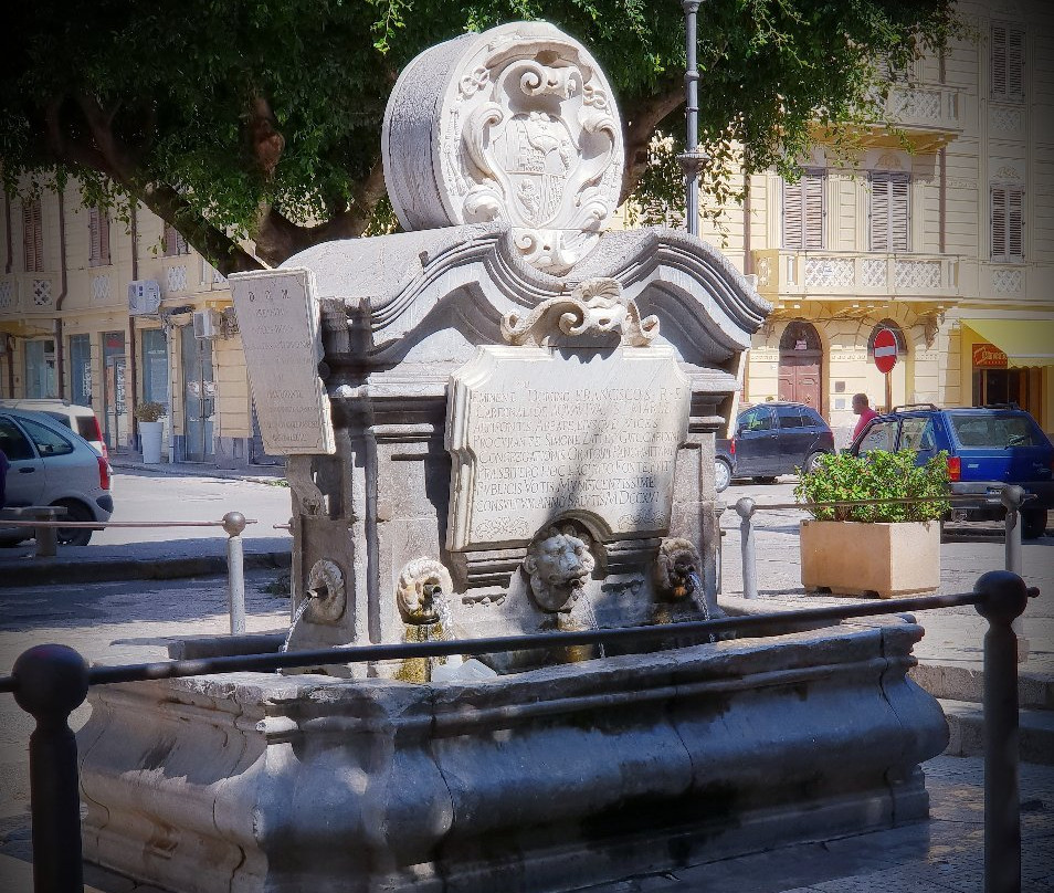 Fontana degli Otto Cannoli景点图片