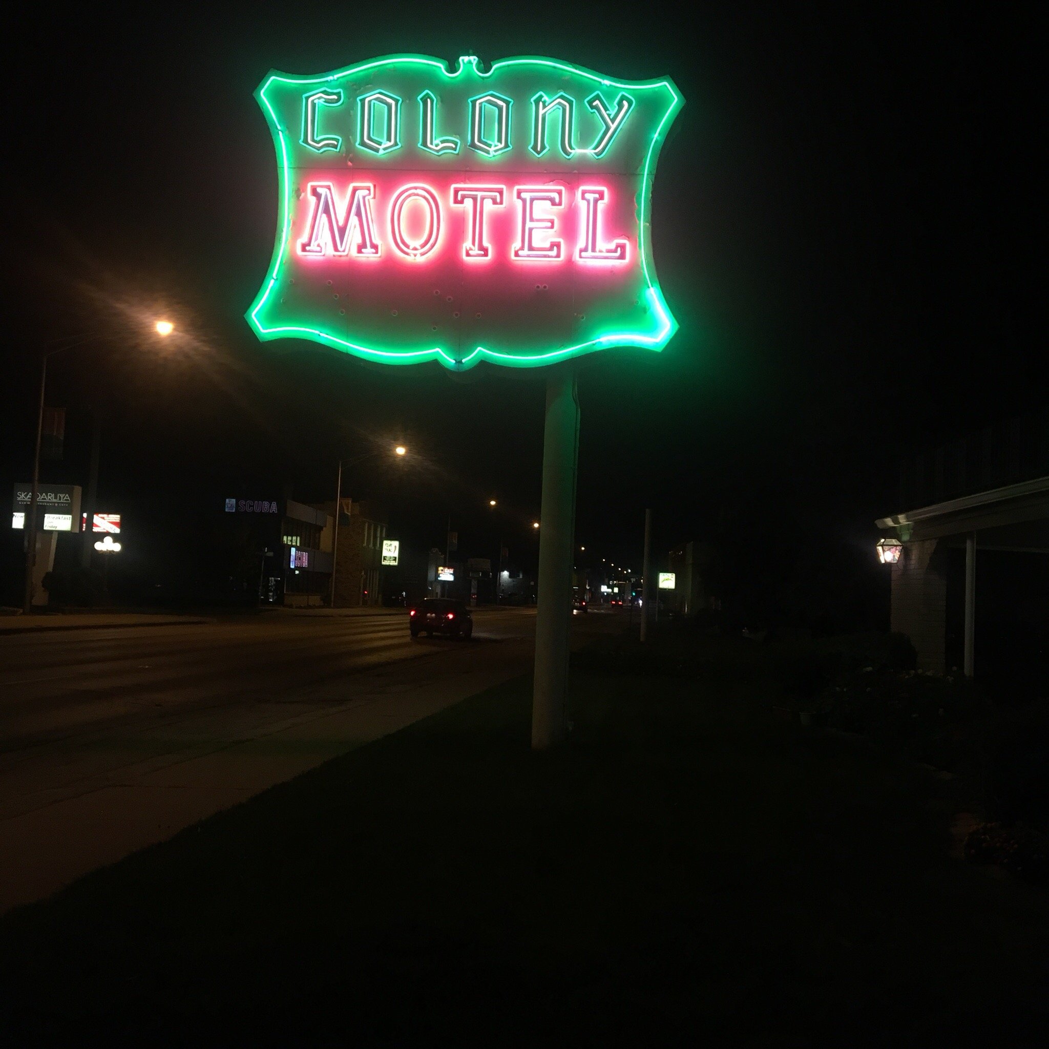 Colony Motel-官方