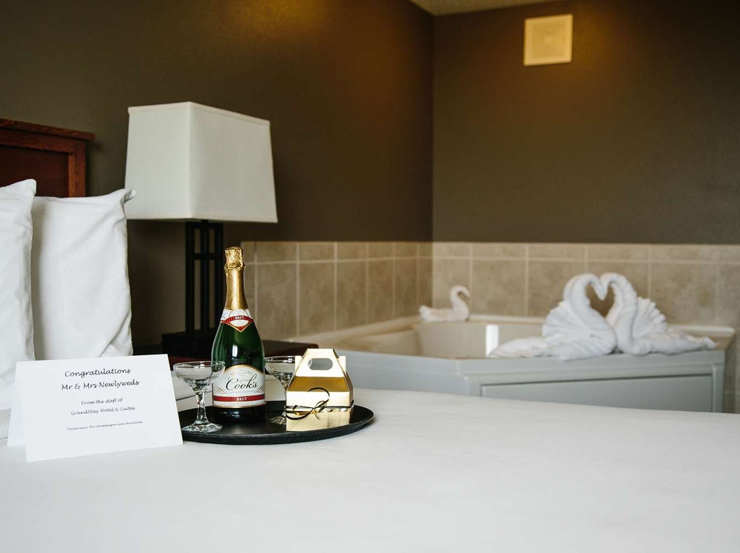 GrandStay Hotel & Suites Perham主图