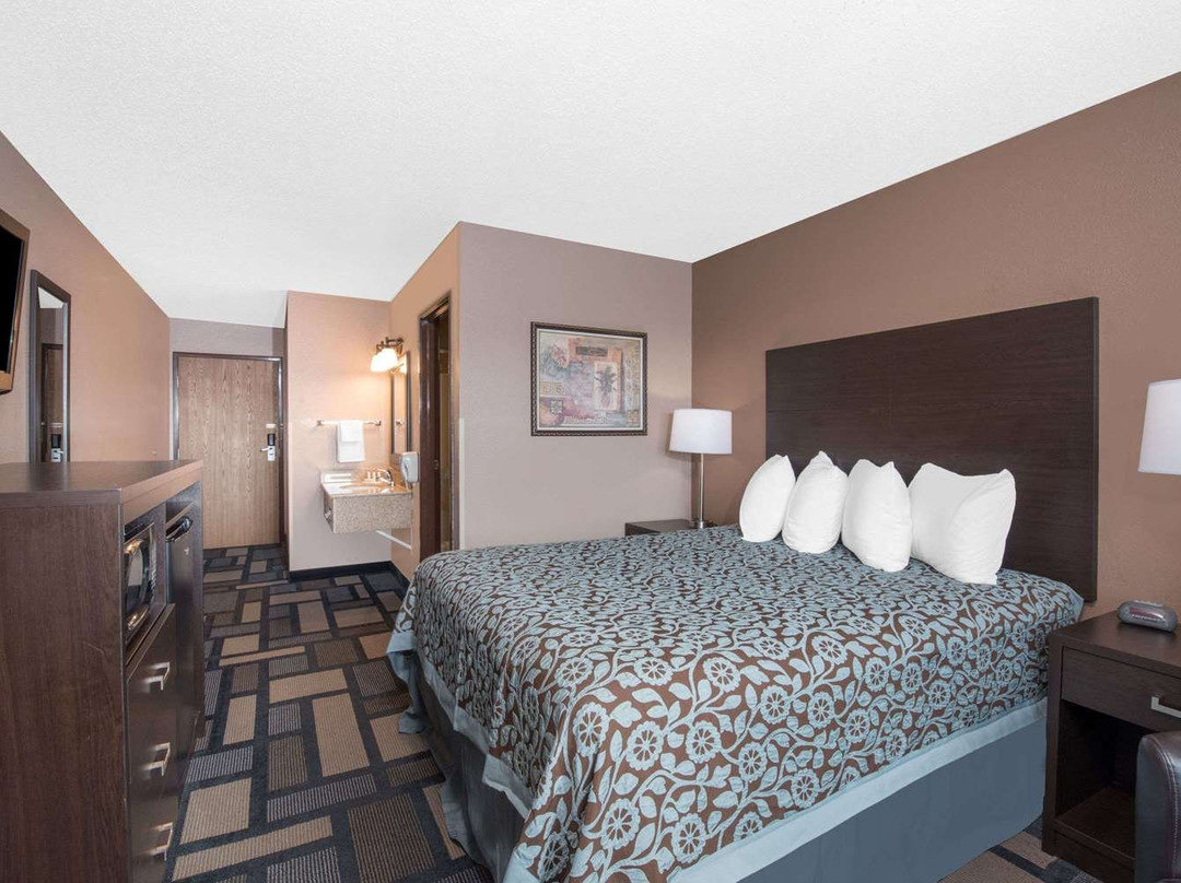 Days Inn by Wyndham Watertown主图