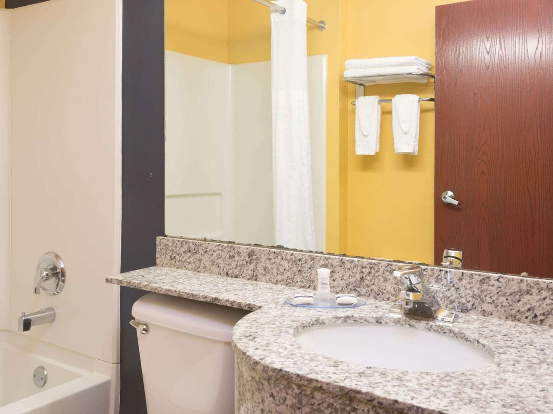 Microtel Inn & Suites by Wyndham Hillsborough主图