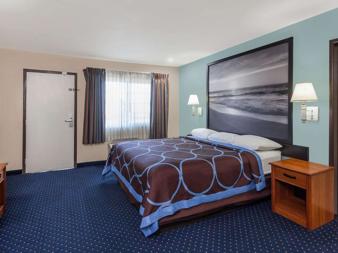 Super 8 by Wyndham El Cajon CA主图