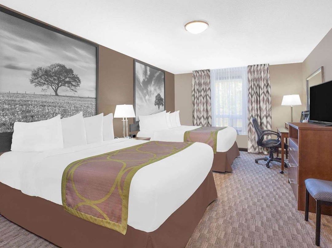 Super 8 by Wyndham Athabasca AB主图