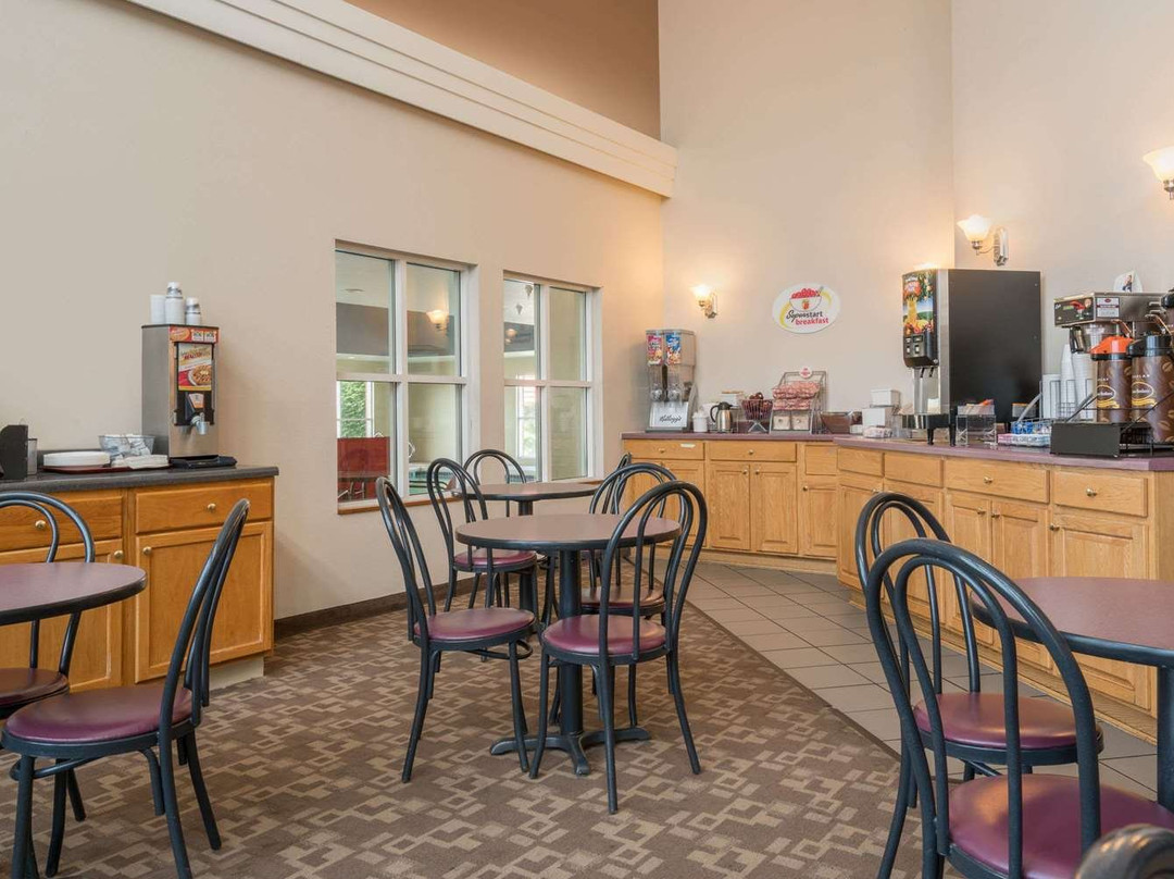 Super 8 by Wyndham Menomonie WI主图