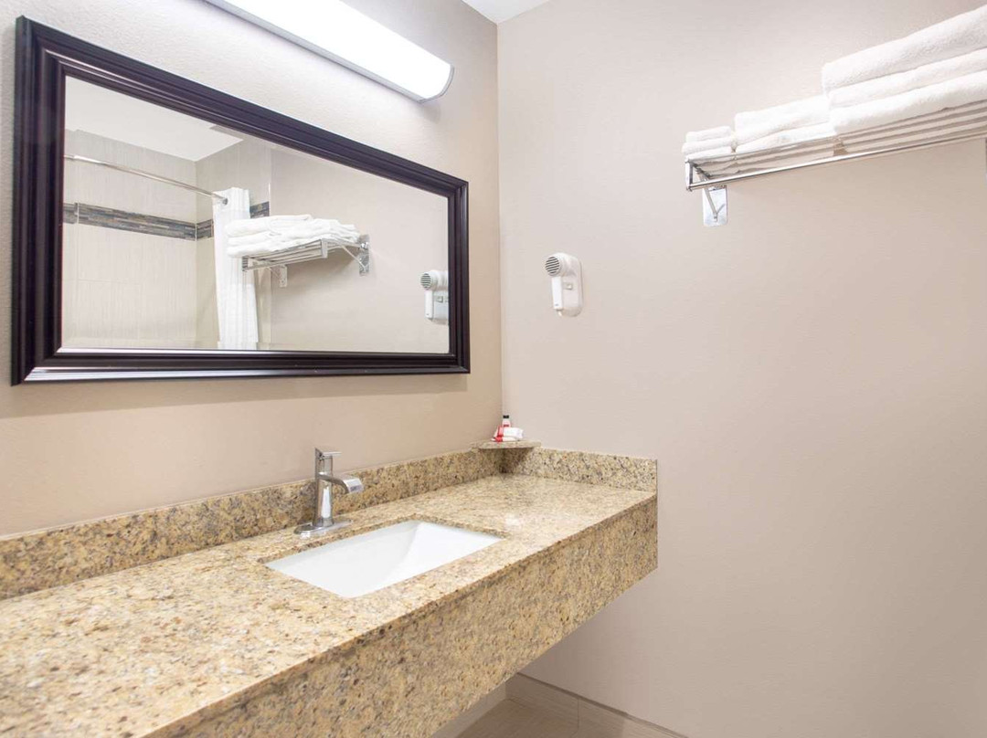 奇科速8酒店主图