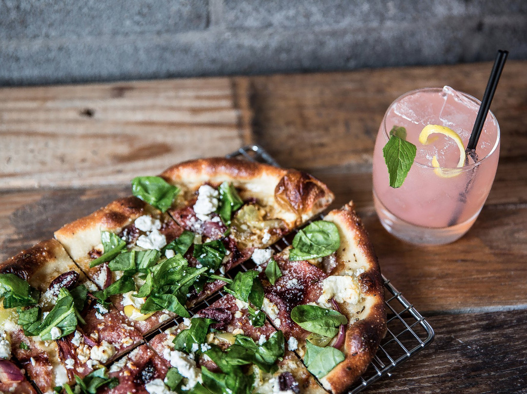 Howell餐馆和美食-Silver Pig Bar & Oyster Room