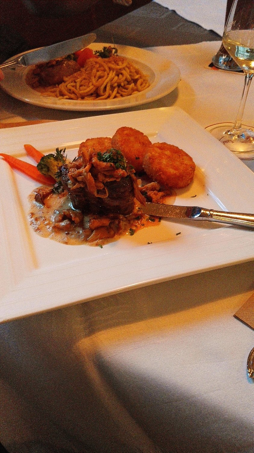 Schwarzer Adler-餐饮