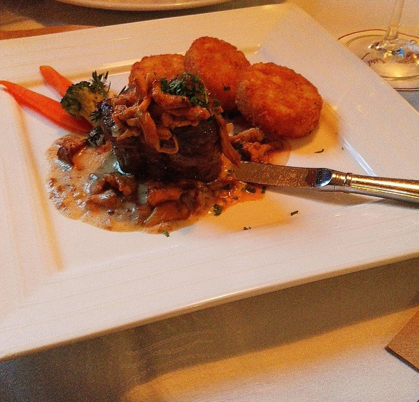 Schwarzer Adler主图