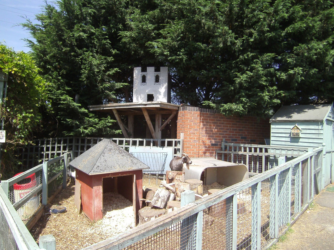 Hayrack Church Farm景点图片