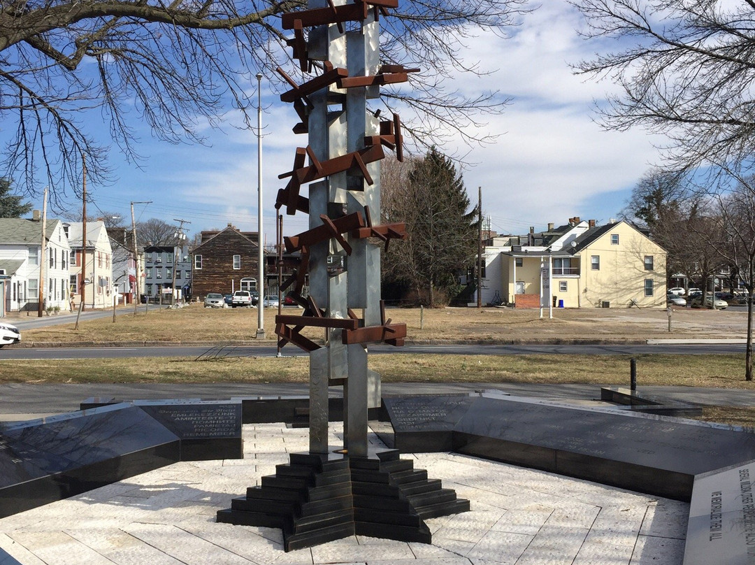 Harrisburg Holocaust Monument景点图片