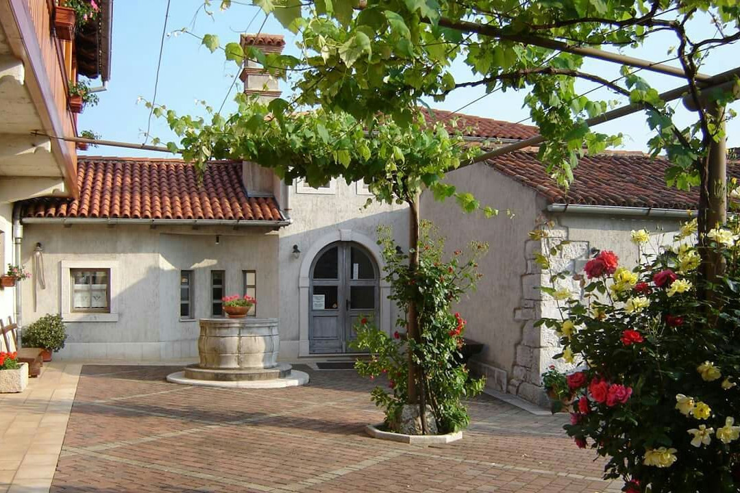 Sezana餐馆和美食-Turisticna o Izletniška Kmetija Oru